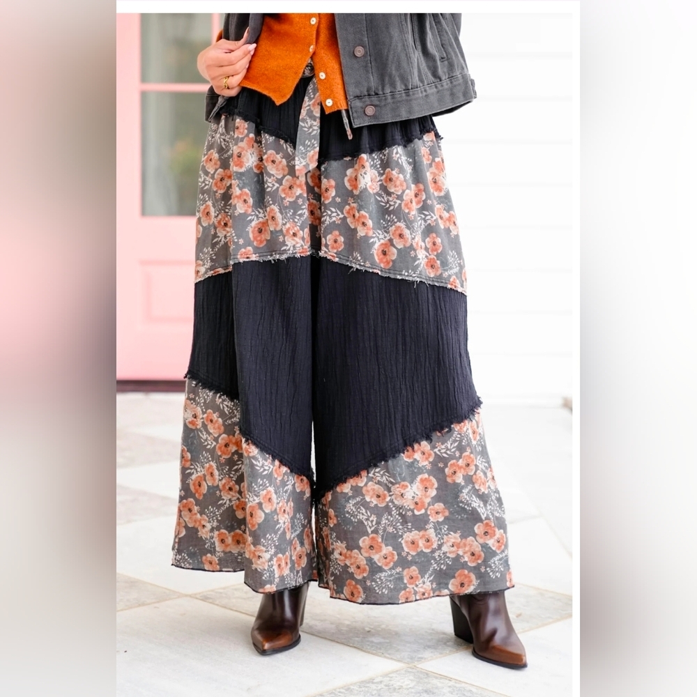 NEW!!! POL Black Elastic Waist Wide Leg Pants with Floral Print, Sz Large